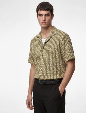 Regular Fit Düğmeli Kısa Kollu Dokulu Devrik Yaka Batik Desenli Gömlek