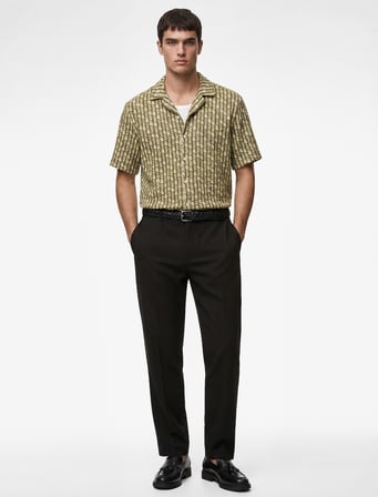 Regular Fit Düğmeli Kısa Kollu Dokulu Devrik Yaka Batik Desenli Gömlek