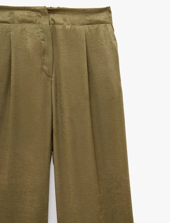 Lastik Detaylı Cepli Saten Yüksek Bel Geniş Paça Pileli Pantolon