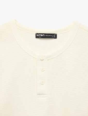Regular Fit Waffle Dokulu Kısa Kollu Düğmeli Henley Yaka Tişört