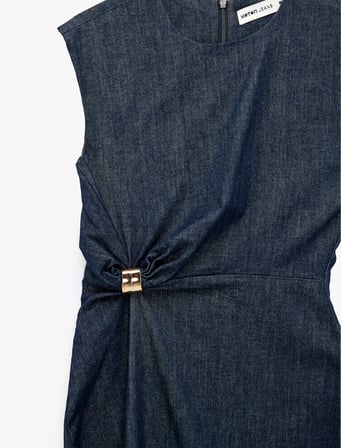 Metal Aksesuarlı Kolsuz Bisiklet Yaka Midi Denim Elbise