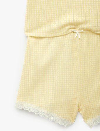 Dantel Detaylı Rahat Kalıp V Yaka Pamuklu Askılı Şortlu Pijama Takımı