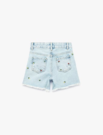 Çiçekli Nakış Detaylı Cepli Püsküllü Denim Şort