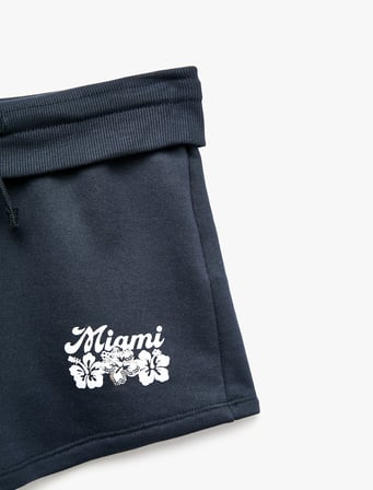 Nakışlı Beli Bağcıklı Bol Kalıp Mini Şort