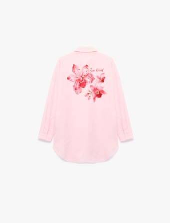 Koton X Sibil Çetinkaya - Pamuklu Uzun Kollu Arkası Hibiskus Çiçek Baskılı Oversize Plaj Gömleği