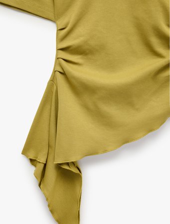 Pamuklu Slim Fit Kısa Kollu Fırfırlı Drapeli Asimetrik Kesim Tişört