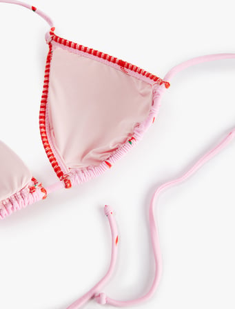 Koton X Sibil Çetinkaya - Biber Baskılı Kroşe Detaylı Üçgen  Bikini Üstü