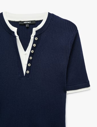 Regular Fit Kısa Kollu Katmanlı Henley Yaka Düğmeli Triko Kazak