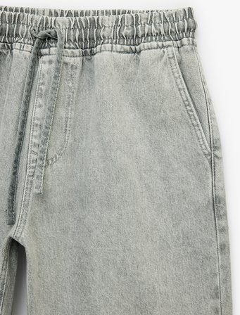 Pamuklu Rahat Kalıp Cepli Bermuda Beli Bağcıklı Denim Şort