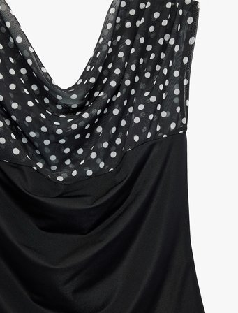 Dökümlü Kayık Yaka Kolsuz Tül Detaylı Puantiyeli Bluz