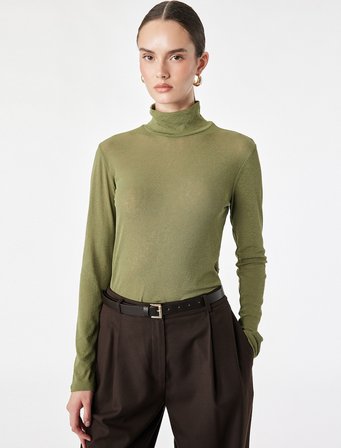 Slim Fit Dik Yaka Uzun Kollu Tişört