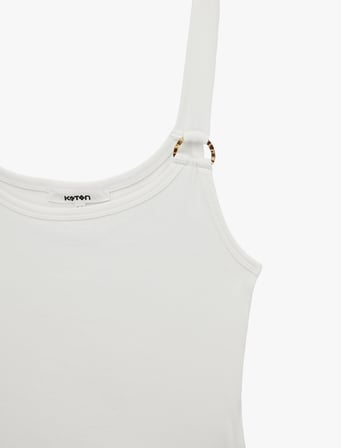 Koton X Şahika Ercümen - Pamuklu Slim Fit U Yaka Halka Detaylı Askılı Atlet Bluz