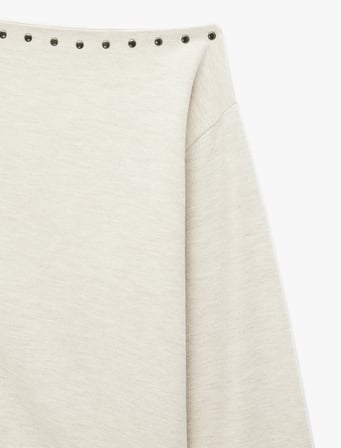 Uzun Kollu Zımba Detaylı Asimetrik Kayık Yaka Omzu Açık Sweatshirt