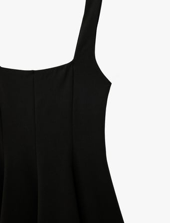 Krep Scuba Slim Fit Kalın Askılı Kare Yaka Elbise
