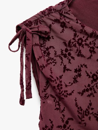 Slim Fit Büzgülü Kayık Yaka Kolsuz Dantel İşlemeli Tül Bluz