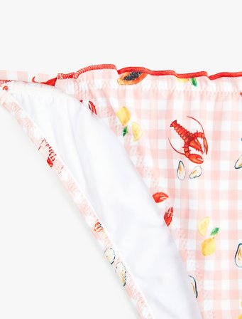 Koton X Sibil Çetinkaya - Fırfır Detaylı Yengeç Baskılı Pötikareli Bikini Altı