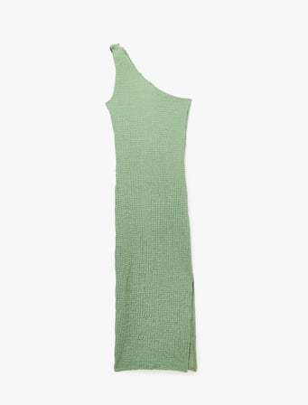 Slim Fit Yırtmaç Detaylı Aksesuarlı Asimetrik Yaka Tek Omuz Bürümcük Elbise