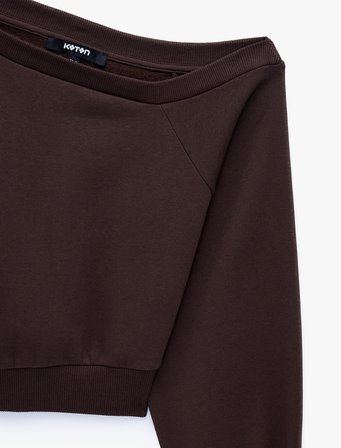 Uzun Kollu Üç İplik Asimetrik Kayık Yaka Omzu Açık Sweatshirt