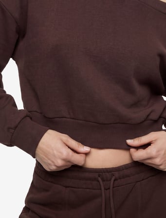Uzun Kollu Üç İplik Asimetrik Kayık Yaka Omzu Açık Sweatshirt