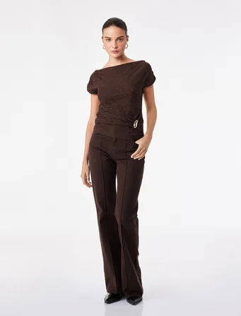 Aksesuarlı Slim Fit Pamuklu Kayık Yaka Kolsuz Floral Dokulu Asimetrik Bluz
