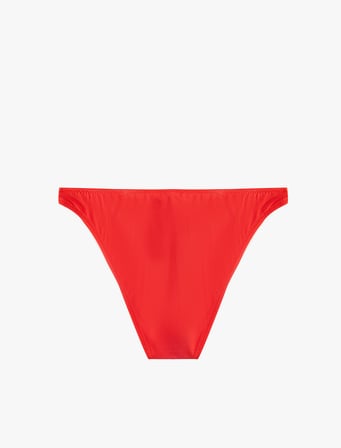 Asimetrik Kesim Bikini Altı
