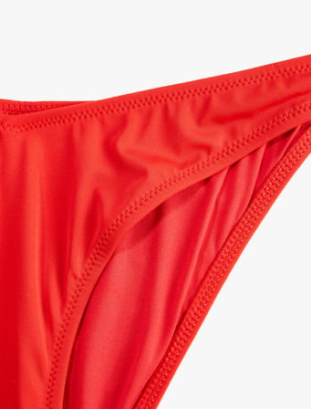 Asimetrik Kesim Bikini Altı