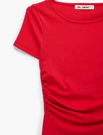 Pamuklu Slim Fit Kayık Yaka Kısa Kollu Drapeli Tişört