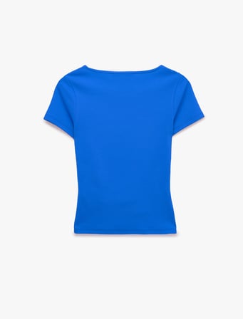 Pamuklu Slim Fit Kayık Yaka Kısa Kollu Drapeli Tişört