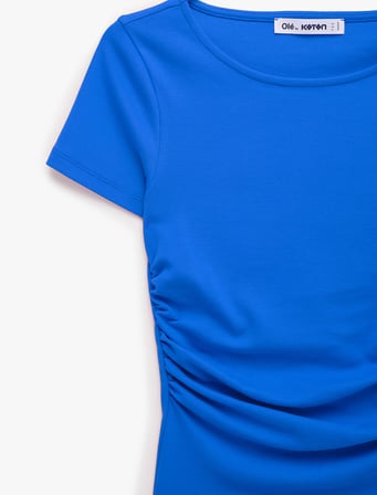 Pamuklu Slim Fit Kayık Yaka Kısa Kollu Drapeli Tişört