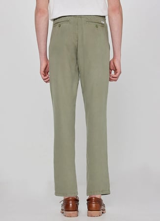 Wrangler Haki Erkek Regular Fit Chino Pantolon W2610167X45 Siyah Chino Pantolon