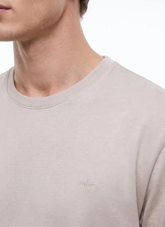 Dockers Taş Erkek Regular Fit T-Shirt D2620078013_Small Logo T-shirt