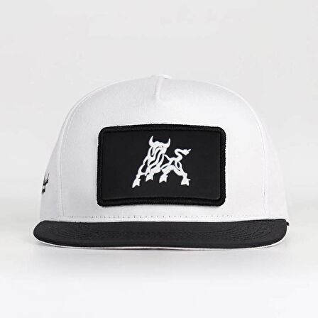 Boğa Logolu Siyah-Beyaz Hip Hop Şapka