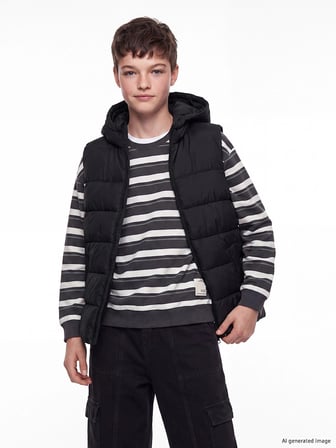 LCW Kids Siyah Kapüşonlu Erkek Çocuk Şişme Yelek
