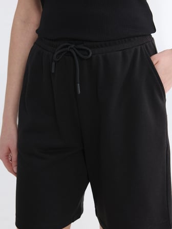 LCWAIKIKI Basic Siyah Beli Lastikli Kadın Şort