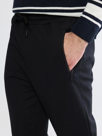 XSIDE Siyah Standart Kalıp Fermuarlı Cepli Erkek Jogger Eşofman Altı