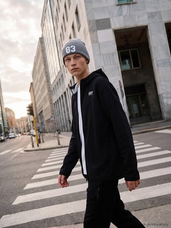 LCW Kids Siyah Kapüşonlu Baskılı Erkek Çocuk Fermuarlı Sweatshirt