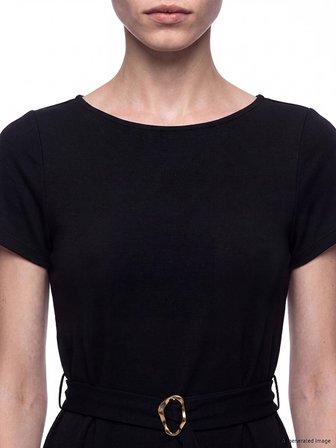 LCW Comfort Siyah Bisiklet Yaka Beli Kemerli Kloş Elbise
