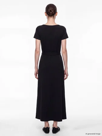 LCW Comfort Siyah Bisiklet Yaka Beli Kemerli Kloş Elbise
