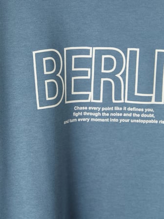 LCW Kids Mavi Bisiklet Yaka Berlin Baskılı Erkek Çocuk Sweatshirt