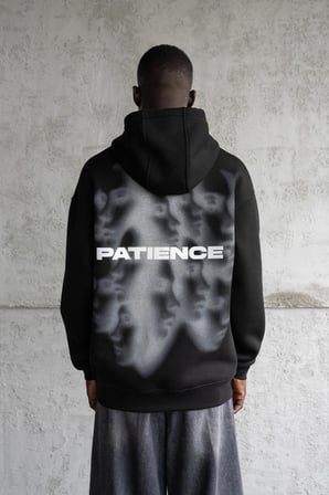 Erkek Patience Baskılı Kapüşonlu Sweatshirt Siyah