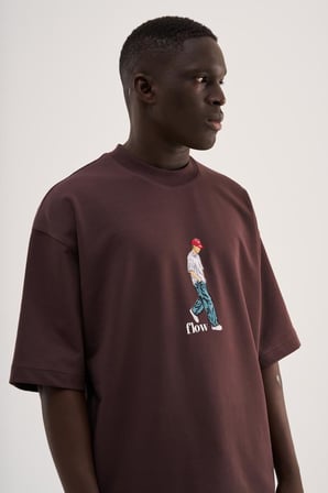 Erkek Minimal Baskılı ve Nakışlı Oversize Tişört Kahverengi