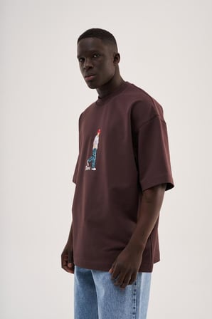 Erkek Minimal Baskılı ve Nakışlı Oversize Tişört Kahverengi