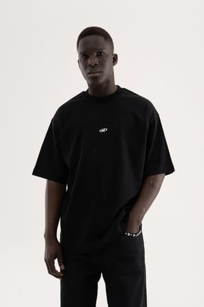 Erkek Nakışlı Metal Logo İnterlok Oversize Tişört Siyah