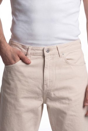 Erkek Boyfriend Basic Jean Şort Ekru