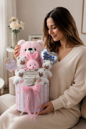 Kız Bebek Hoş Geldin Hediye Kutusu – Nazar Dualı Aynalı Peluş Ayıcık, Tavşan ve Peluşlu Yeni Doğan Bebek Hediyesi