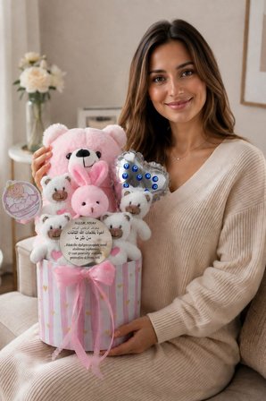 Kız Bebek Hoş Geldin Hediye Kutusu – Nazar Dualı Aynalı Peluş Ayıcık, Tavşan ve Peluşlu Yeni Doğan Bebek Hediyesi