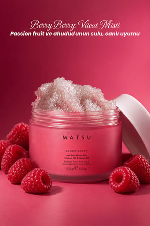 Berry Berry Işıltı Veren Ahududu & Meyvemsi Vücut Peelingi 300 gr