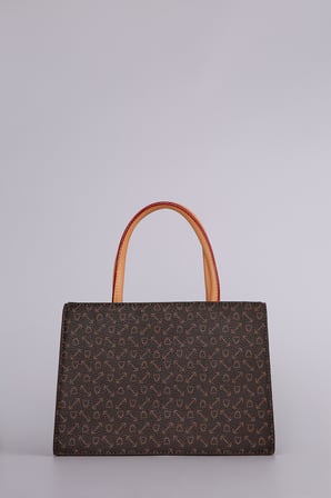 Monogram Baskılı Charm Detaylı Uzun Askılı Şık Tasarım Kadın El ve Omuz Çantası Kahverengi