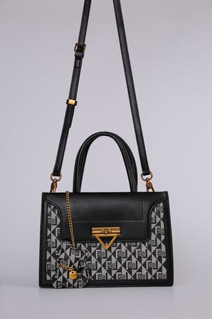 Monogram Baskılı Charm Detaylı Uzun Askılı Şık Tasarım Kadın El ve Omuz Çantası Siyah