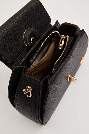 Siyah Kutu Formlu El Çantası